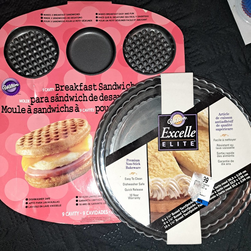BREAKFAST FUN! 2 Wilton NIB 9 cavity Breakfast Sandwich maker 3 Quiche Pans